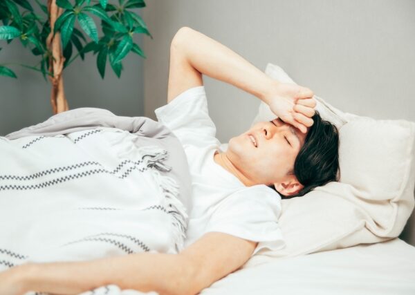 不眠症の原因は生活習慣？！食事内容や日常の過ごし方に影響が大きく出る