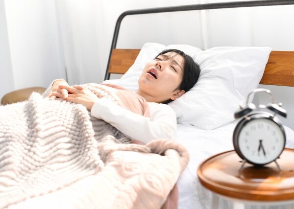 眠れない夜に潜む3つの罠｜口呼吸・情報過多・横隔膜