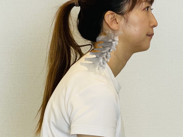 「立ちくらみが続く…」それ、首のゆがみが引き起こすめまいかもしれない