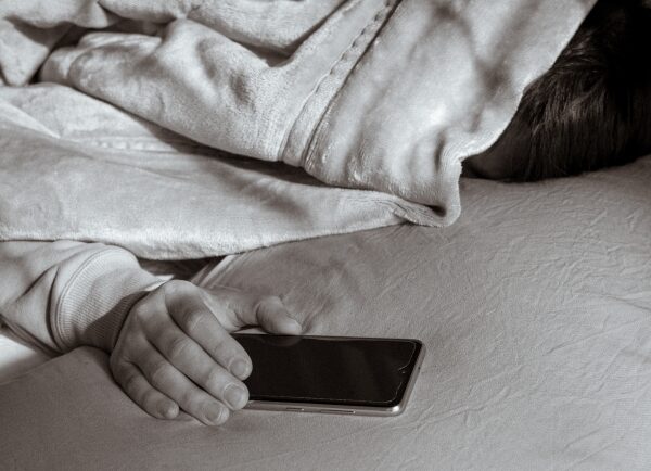 夜中に何度も目が覚める…低気圧が原因かもしれない理由5選