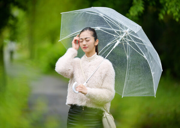なぜ雨の日は頭が痛い？低気圧と片頭痛の知られざる関係性とは