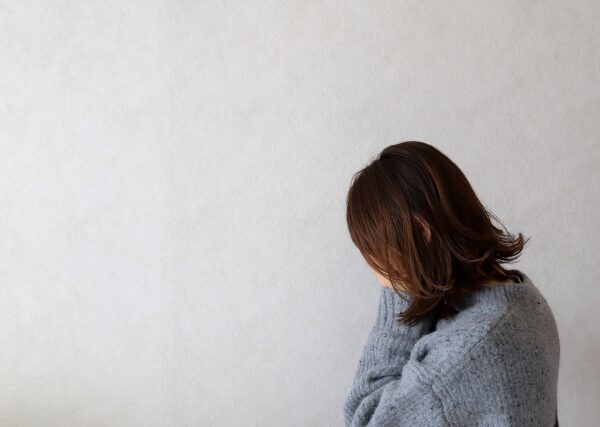 メンタルの不調は“体の前側”が原因？今すぐ試せるセルフチェック付き