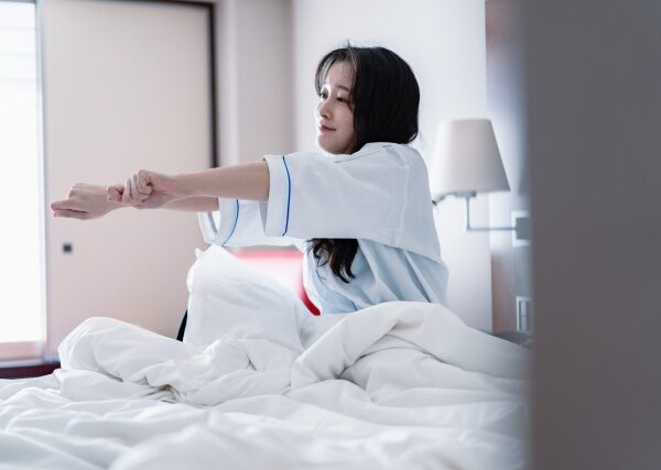 肩こりが天気で悪化する人へ。低気圧との意外なつながりとは？