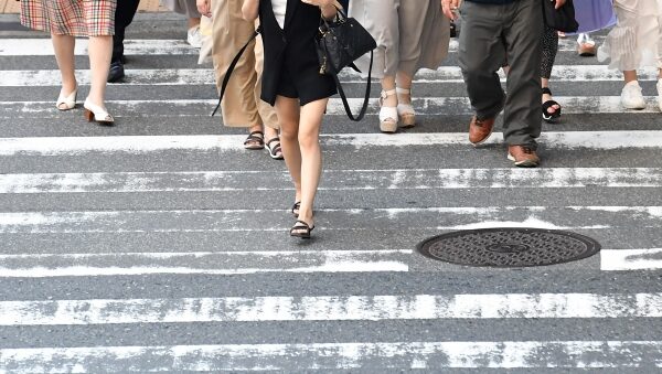 歩き方を変えるだけでO脚・X脚は改善する？整体の現場から解説