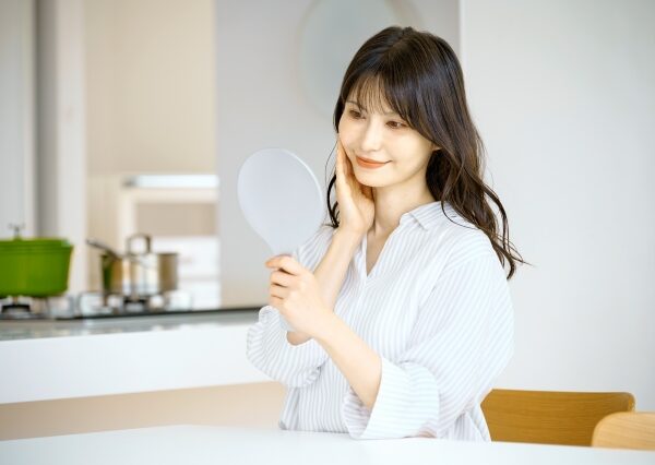 骨格の影響だけじゃない？！エラが張って見える生活習慣ワースト5