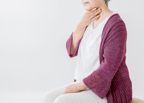 食べ物の飲み込み辛さを放置すると危険？知っておきたいリスクと対策