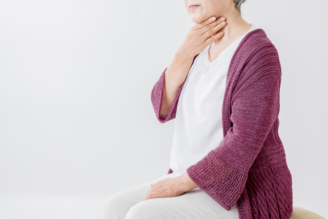 食べ物の飲み込み辛さを放置すると危険？知っておきたいリスクと対策