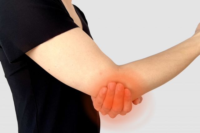 腕だけケアしても治らない肘痛のからくり｜下半身との意外な繋がりとは？