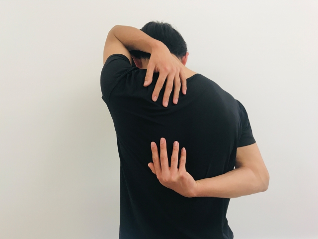 “肩甲骨はがし”が流行る本当の理由。動かない肩甲骨が身体に与える影響