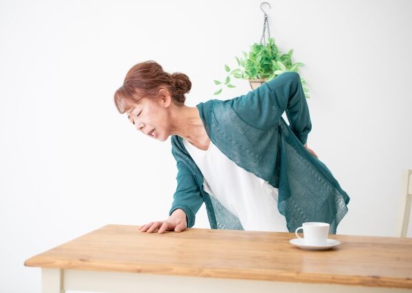 ぎっくり腰＝ただの筋肉痛ではない！背骨と骨盤の繋がりから見る改善アプローチ