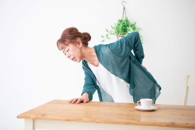 ぎっくり腰＝ただの筋肉痛ではない！背骨と骨盤の繋がりから見る改善アプローチ