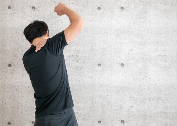 五十肩は肩が原因ではない？足を見ると一瞬で分かる5つのサイン