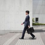 歩いているだけなのに疲れる人へ。原因は体力ではなく身体の使い方かもしれません。